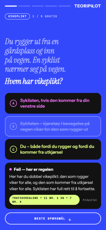Skjermbilde fra Bilteori: et besvart spørsmål om vikeplikt, med forklaring og paragrafen fra trafikkreglene under svaret.